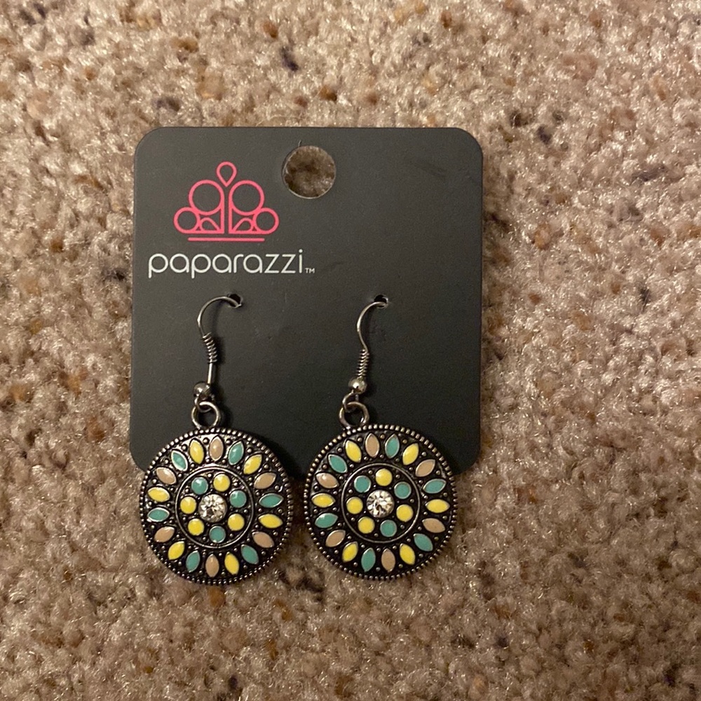 Women’s costume Jewelry earrings green round